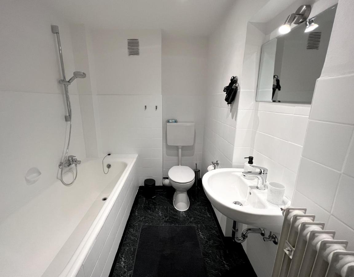 Ferienwohnung One Bed And One Sofa Bed, Self Check In, Invoice Mönchengladbach Exterior foto